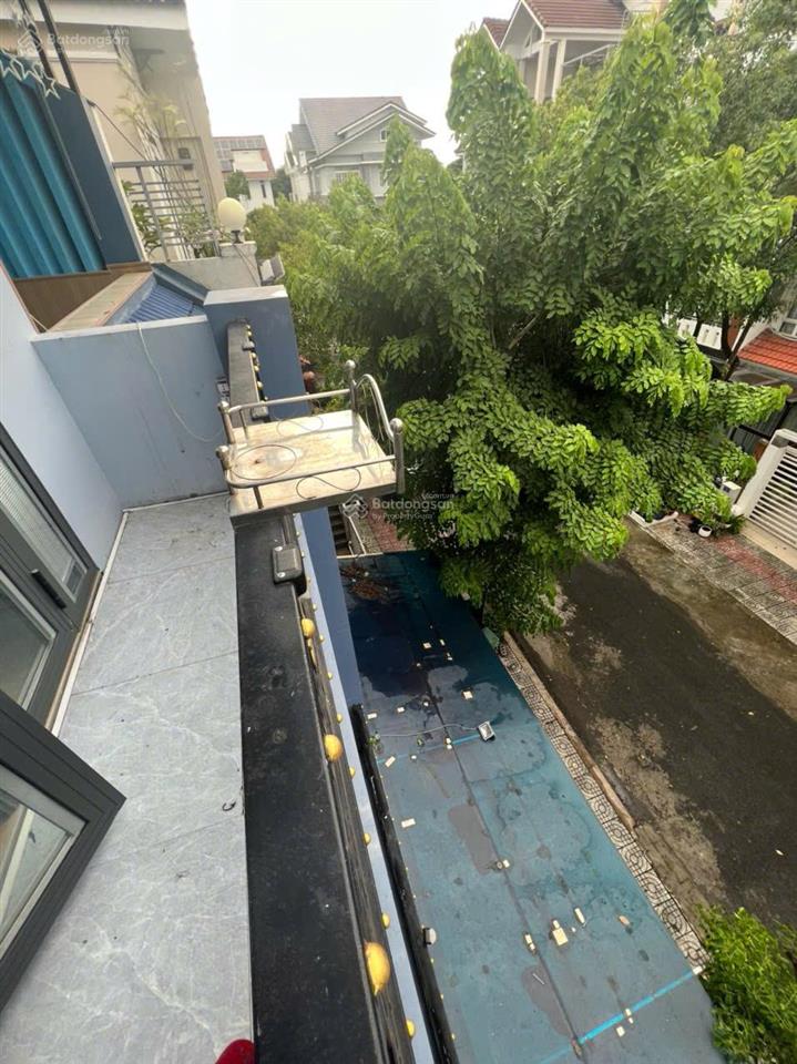 Cho thuê biệt thự sadeco ven sông quận 7.