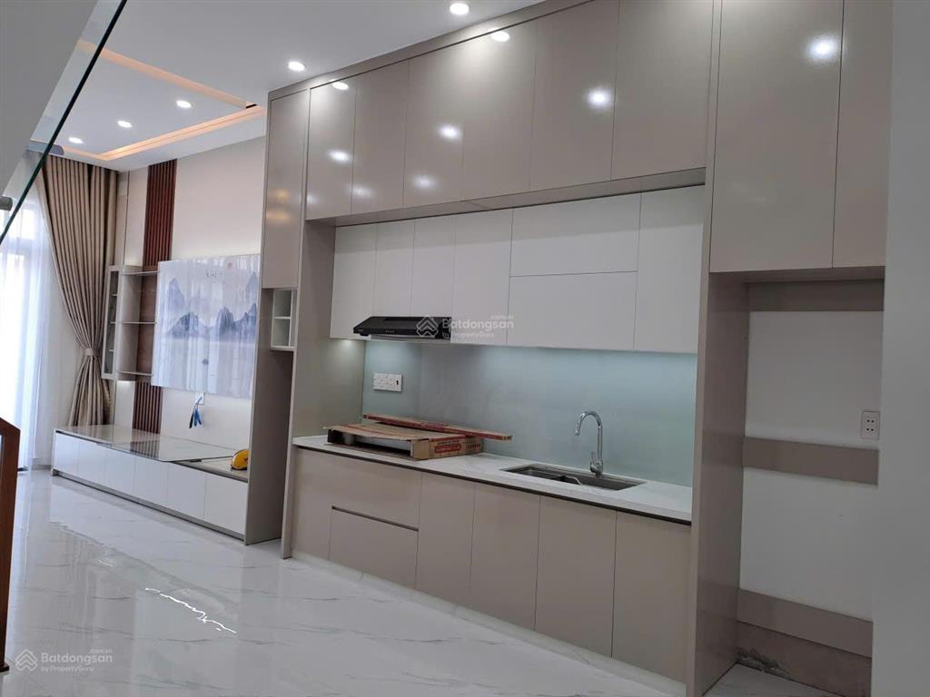 Bán nhà phú mỹ thủ dầu một mới xây 3 phòng ngủ sân xe hơi
