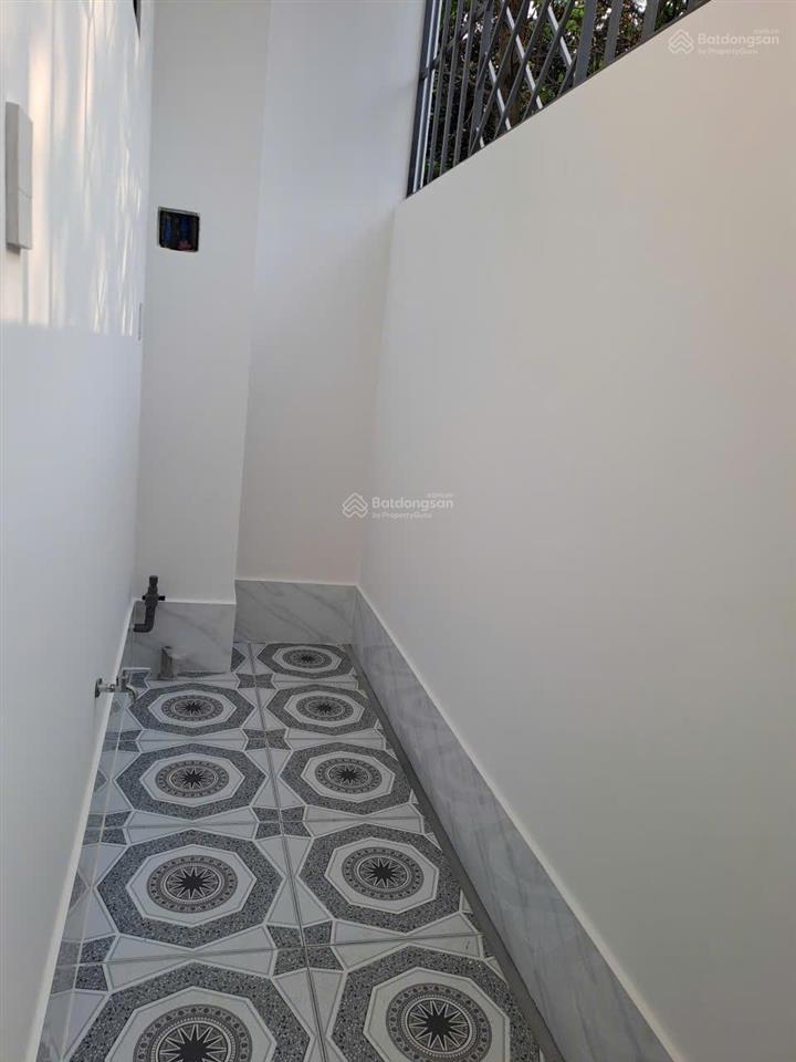 Bán nhà phú mỹ thủ dầu một mới xây 3 phòng ngủ sân xe hơi