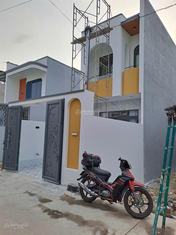 Bán nhà phú mỹ thủ dầu một mới xây 3 phòng ngủ sân xe hơi