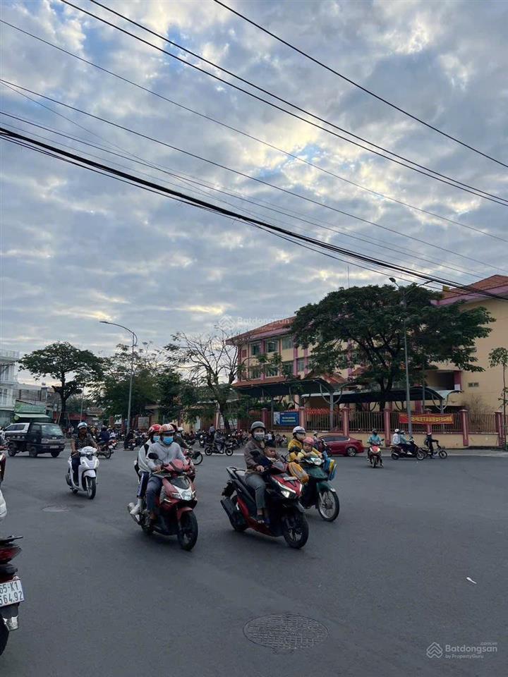Bán nhà trệt lầu gần chợ phú mỹ giá rẻ