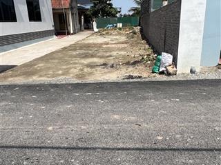 Bán 140 m2 đất văn giang mặt tiền 6,5m lô góc siêu thoáng tách được làm 2 sổ giá 5 tỷ có tl