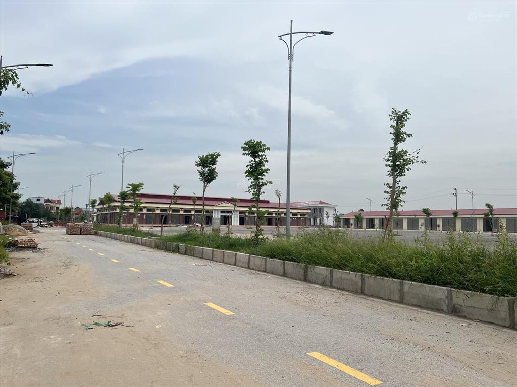 Đối diện chợ đầu mối đông tảo, kinh doanh đỉnh dòng tiền tốt bán 100m2 giá đầu tư