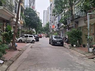 Chính chủ gửi bán gấp lô đất dt 50m văn khê phân lô vỉa hè oto chạy vòng quanh kinh doanh