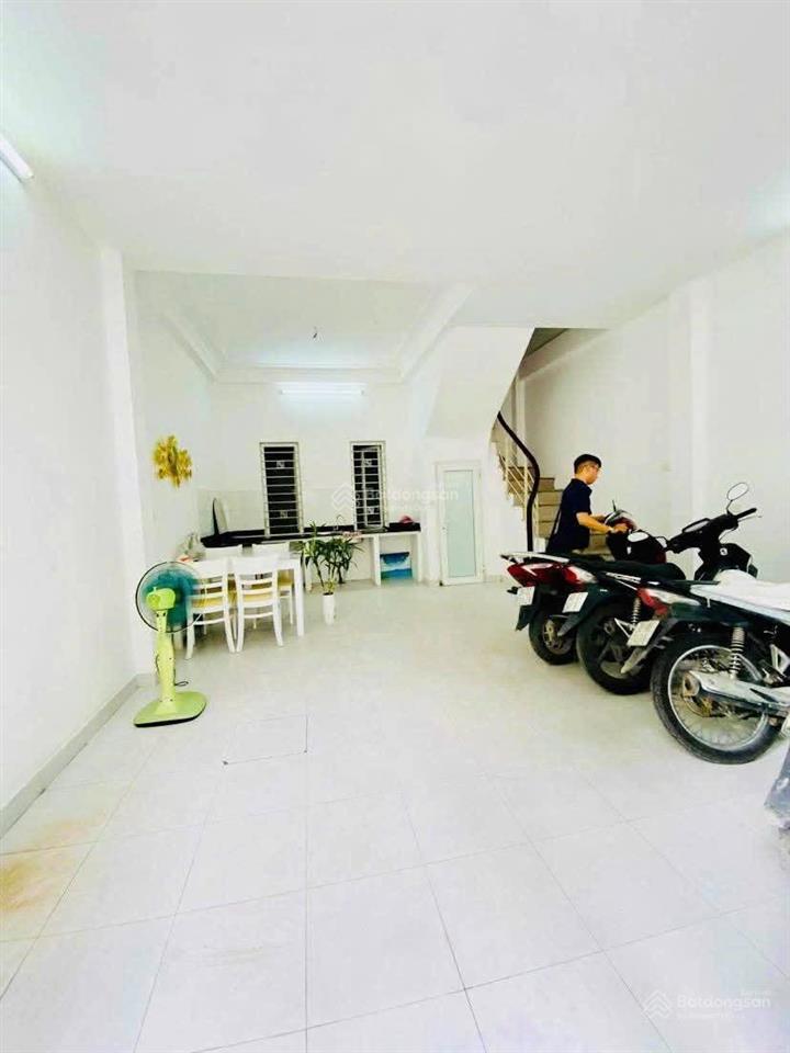 Bán nhà dt 40m 5,5tầng dân xây  dòng tiền 25tr/th  trước nhà thoáng sáng  tân triều  triều khúc
