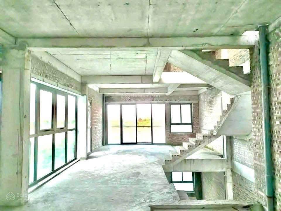 Bán nhà 83m4 tầng mt5m  văn khê hà đông phân lô vỉa hè oto tránh không lỗi lầm kinh doanh