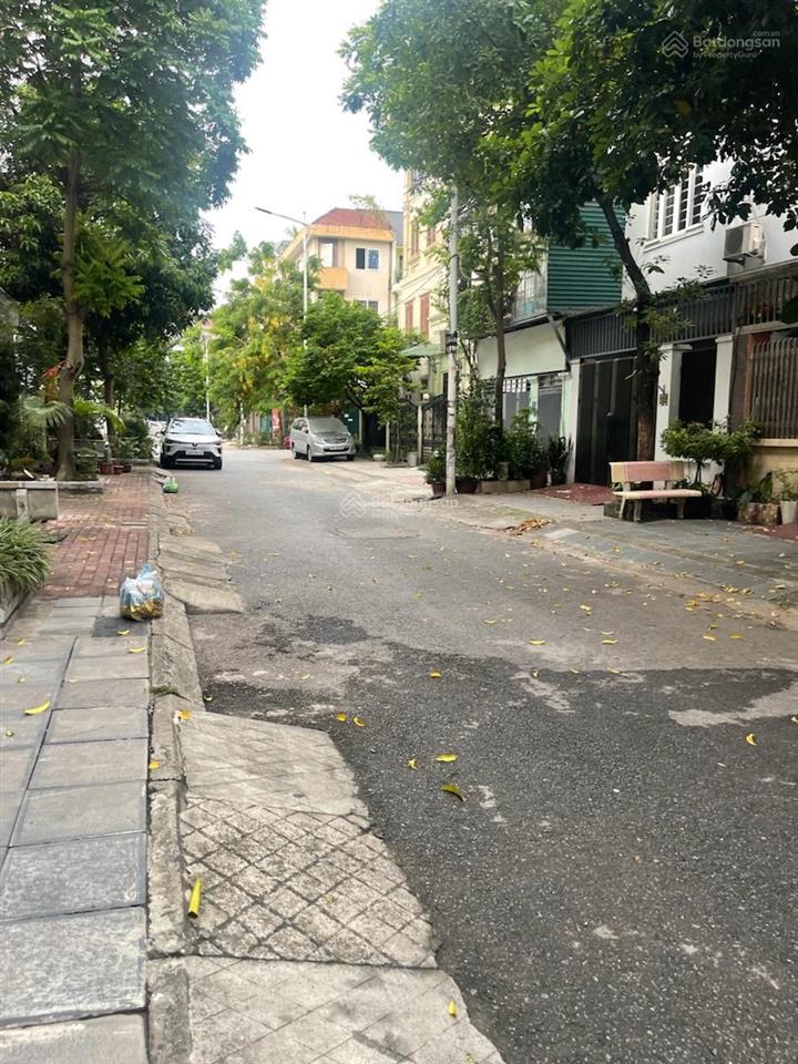 Bán gấp nhà 83m 5tầng văn khê hà đông vị trí đẹpvỉa hè siêu rộngnội thất cao cấp giá 18,9 tỷ