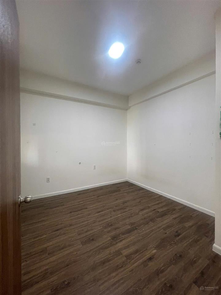 Cho thuê căn 72m2  2pn mizuki park giá 9tr có 2 máy lạnh, máy nước nóng, rèm