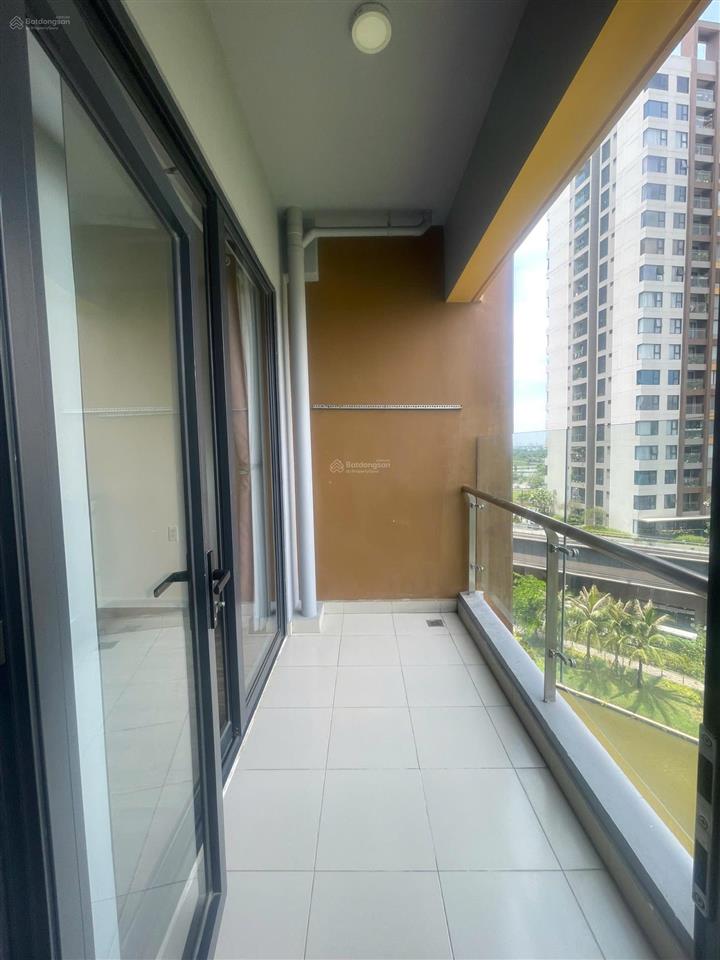 Cho thuê căn 72m2  2pn mizuki park giá 9tr có 2 máy lạnh, máy nước nóng, rèm