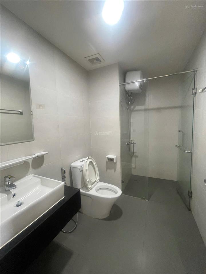 Cho thuê căn 72m2  2pn mizuki park giá 9tr có 2 máy lạnh, máy nước nóng, rèm