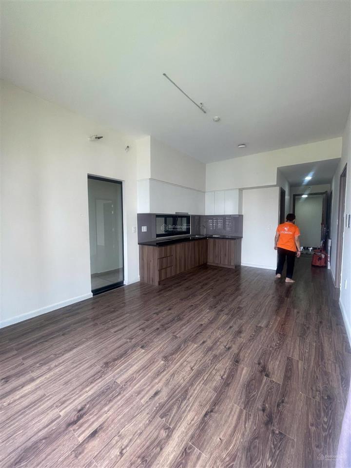 Cho thuê căn 72m2  2pn mizuki park giá 9tr có 2 máy lạnh, máy nước nóng, rèm