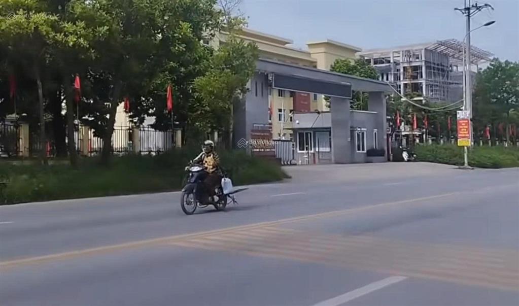 Bán đất thổ cư ngõ 3, sen hồ, lệ chi, gia lâm ngõ ô tô, 62m2 full thổ cư, đất vuông, mặt tiền rộng
