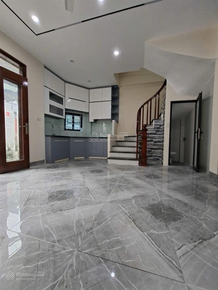 Bán nhà 5 tầng ngõ 131 xuân đỗ, long biên diện tích 50m2 x 5 tầng, lô góc, gần trường học, gần chợ