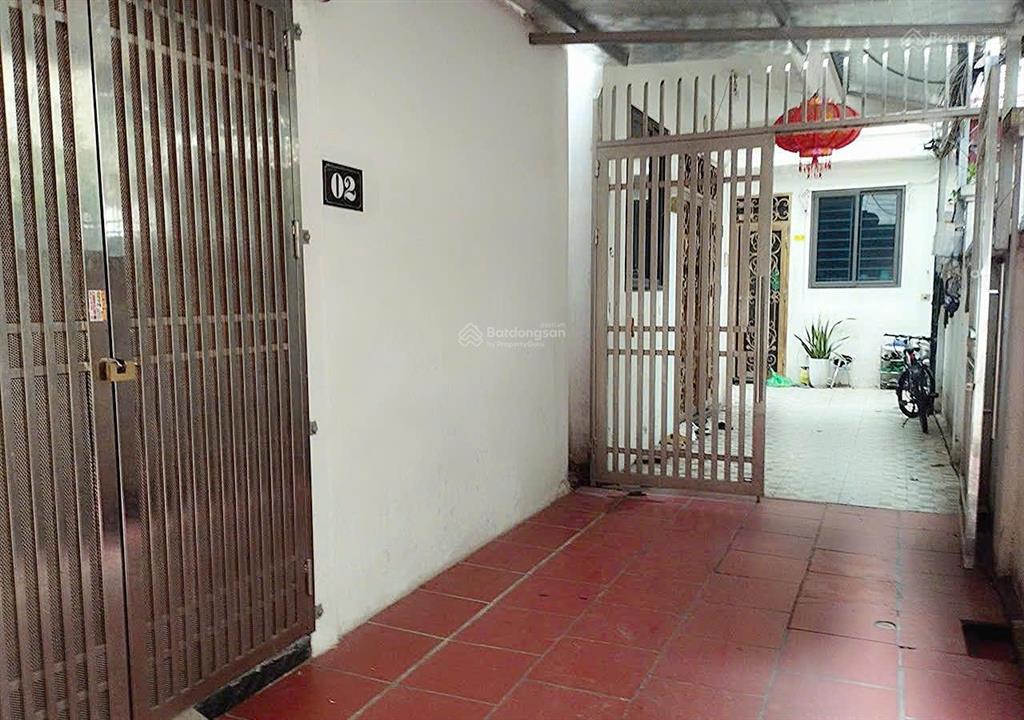 Bán gấp nhà mặt ngõ 605/2 bát khối, long biên 45m2 x 4 tầng, gần trung tâm phường, ô tô đỗ cổng