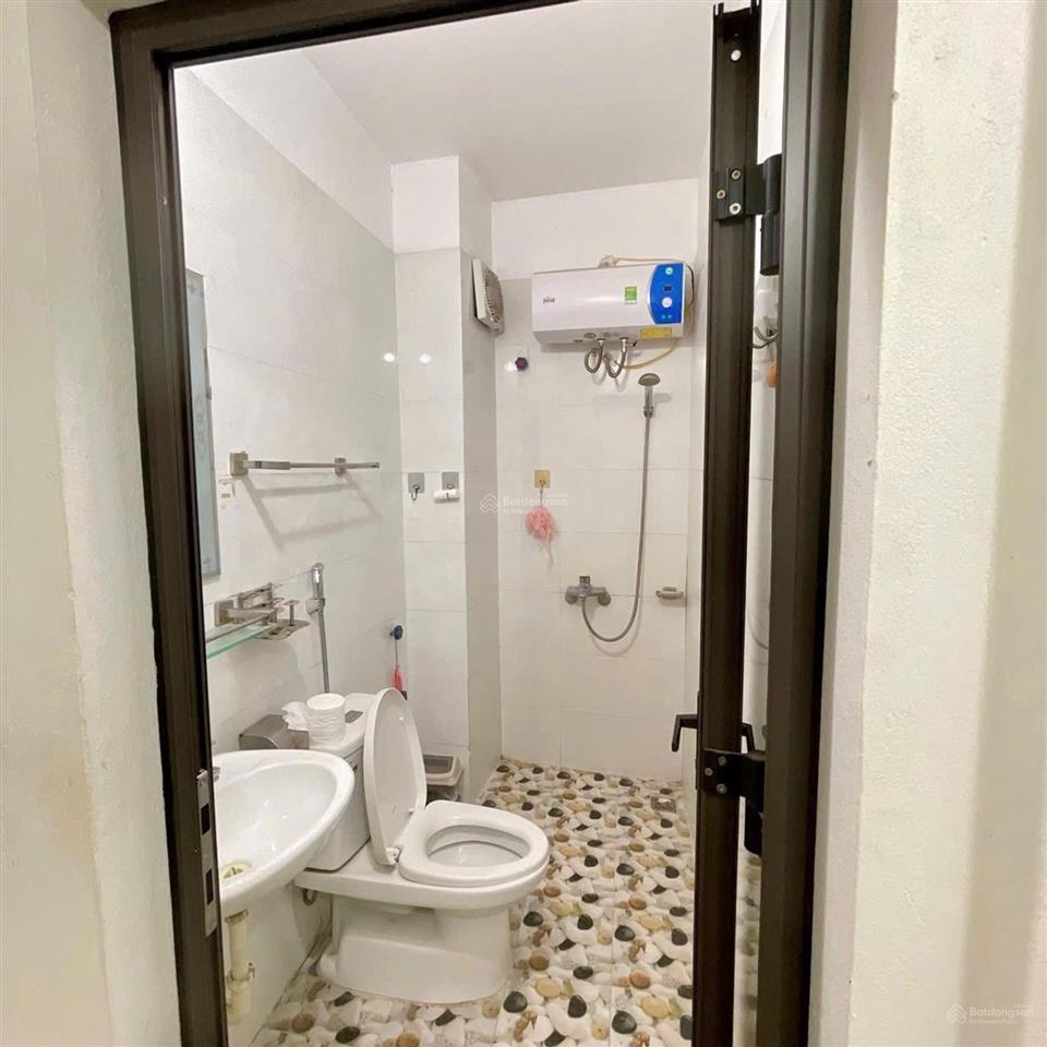 Bán gấp nhà 5 tầng ngõ 541 bát khối, long biên diện tích 40m2 x 5t, ngõ thoáng rộng, gần công viên