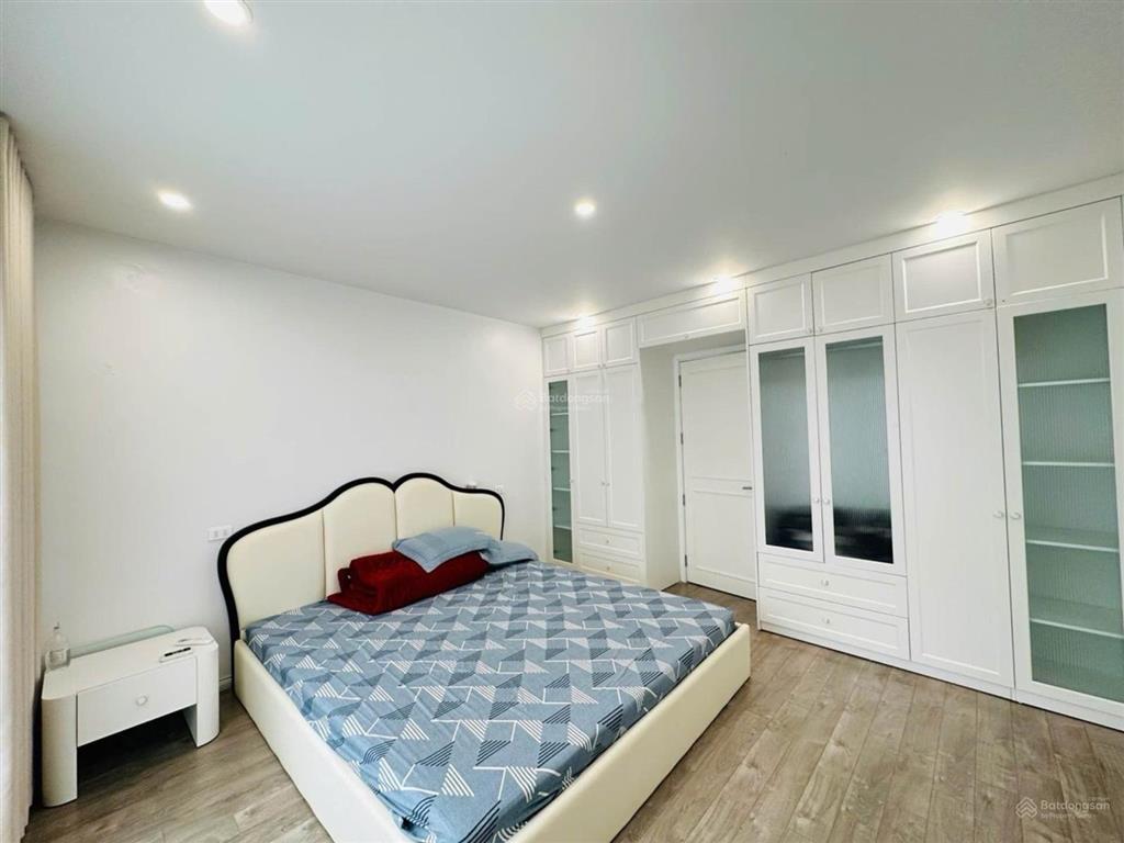 Bán gấp nhà ngõ 541/26 bát khối, long biên diện tích 40m2 x 4 tầng, gần công viên và trường học