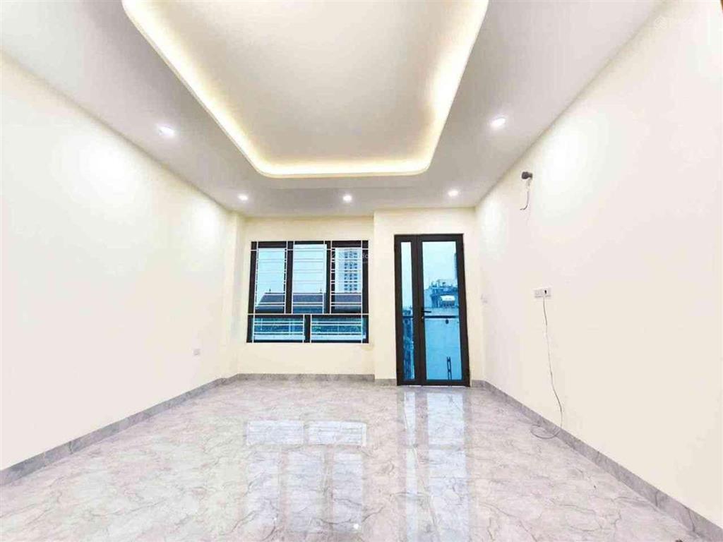 Bán gấp nhà ngõ 541/26 bát khối, long biên diện tích 40m2 x 4 tầng, gần công viên và trường học