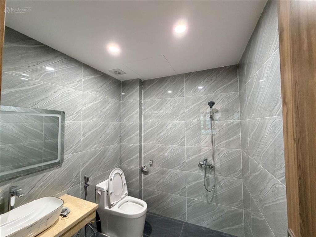 Bán gấp căn nhà mới xây 6 tầng tại ngõ 131/12 xuân đỗ, long biên diện tích 35m2 x 6 tầng, lô góc