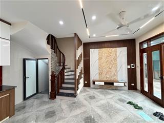 Bán gấp căn nhà mới xây 6 tầng tại ngõ 131/12 xuân đỗ, long biên diện tích 35m2 x 6 tầng, lô góc