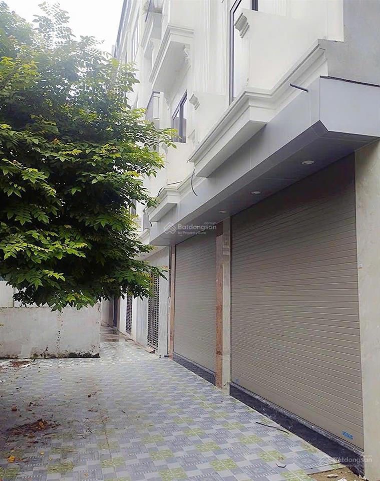 Bán nhà mới toanh, mặt ngõ 691/5 bát khối, long biên diện tích 35m2 x 5 tầng, có sân chơi, cạnh hồ