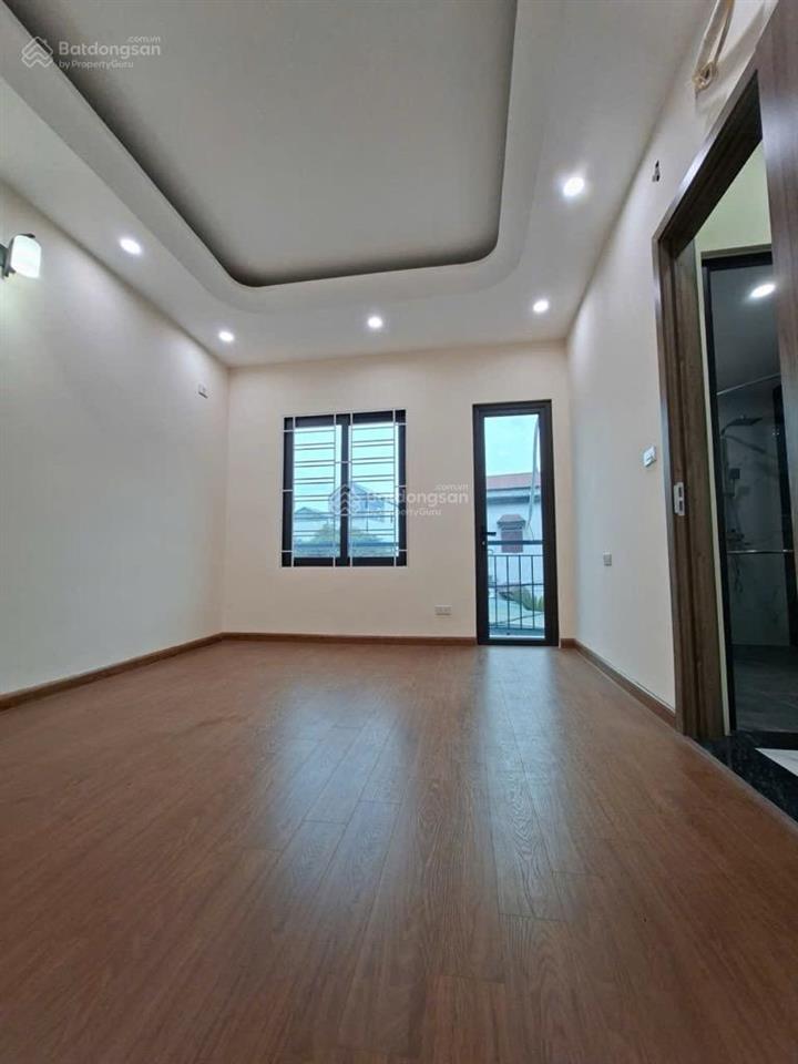 Cần bán nhà mặt ngõ 131/12 xuân đỗ, long biên 45m2 x 5 tầng, mặt tiền rộng, ngõ thoáng, gần trường