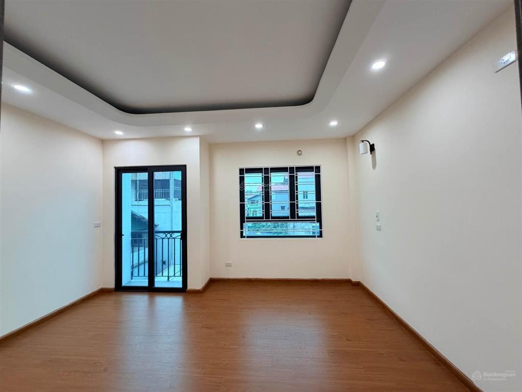 Cần bán nhà mặt ngõ 131/12 xuân đỗ, long biên 45m2 x 5 tầng, mặt tiền rộng, ngõ thoáng, gần trường
