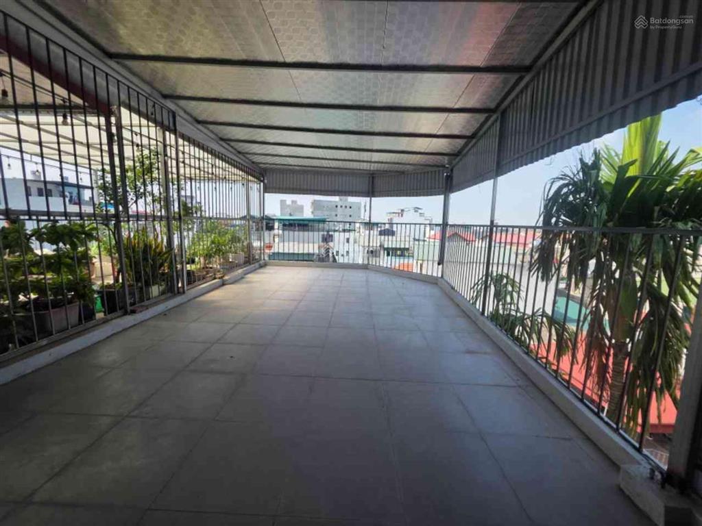 Cần bán gấp nhà mặt ngõ 122 xuân đỗ, long biên 50m2 x 5 tầng, mặt tiền rộng, ngõ thông, ô tô đỗ