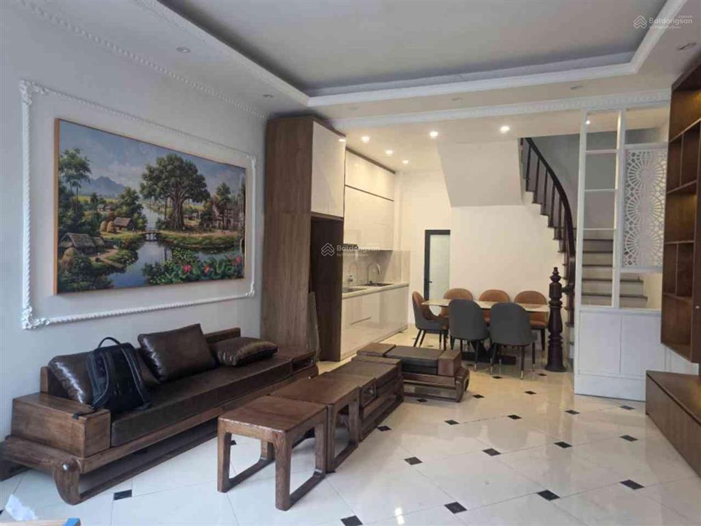 Cần bán gấp nhà mặt ngõ 122 xuân đỗ, long biên 50m2 x 5 tầng, mặt tiền rộng, ngõ thông, ô tô đỗ