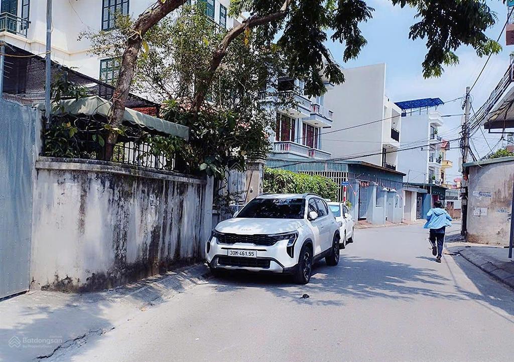 Bán nhà 3 tầng, giá giảm sốc cho nhà đầu tư tại ngõ 691 long biên 51m2 x 3t, ngõ ô tô, tc chỉ 6 tỷ