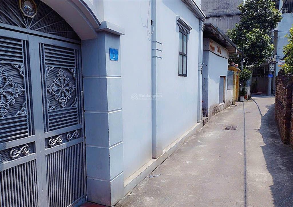 Bán gấp nhà 51m2 x 3 tầng, tài chính 6 tỷ tại ngõ 691/20 bát khối, gần trường học, công viên hồ đh