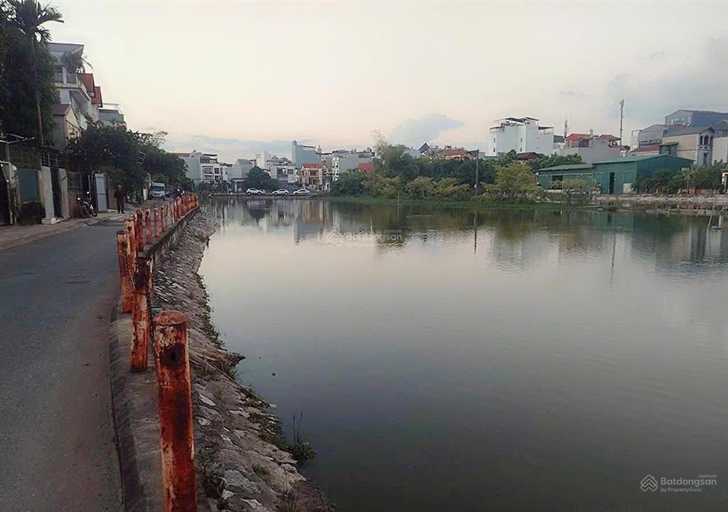 Bán nhà 3 tầng, diện tích 51m2, khuôn tiền 6 tỷ tại ngõ 691 bát khối, ô tô thông, gần cầu thanh trì