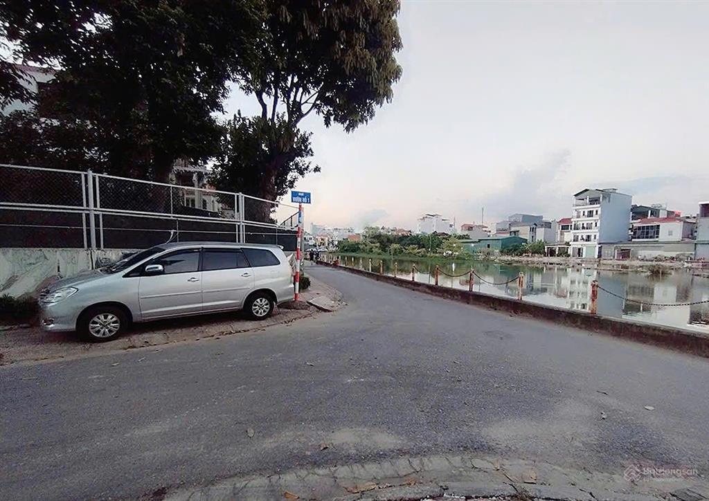 Bán nhà 3 tầng 51m² ngõ ô tô 691/20 bát khối, long biên, gần 2 hồ điều hòa, 300m ra cầu thanh trì