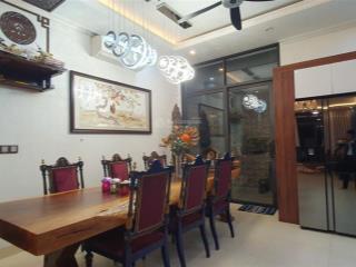 Bán nhà dt 101m2 x 3 t..gara ô tô full nội thất.sđcc..giá 25,6 tỷ