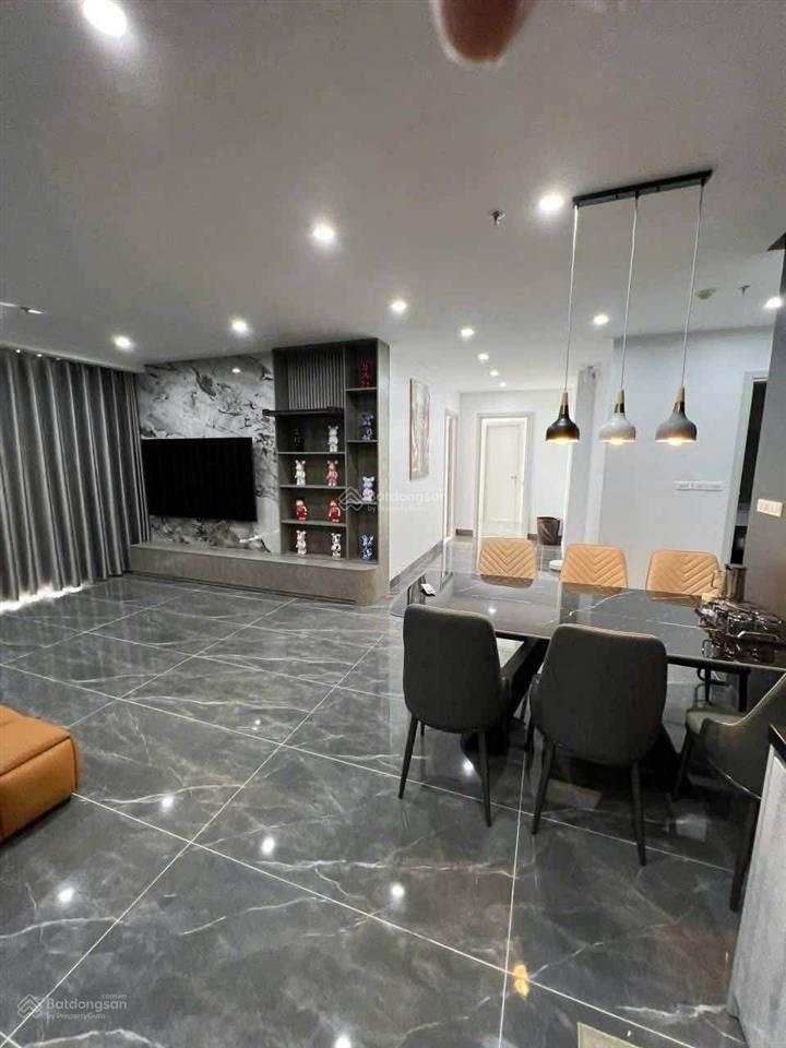 Gia đình cần cho thuê căn chung cư 3 ngủ view biển