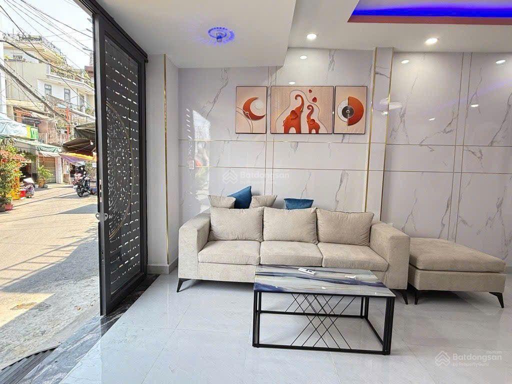 Bán nhà 2 tầng mặt tiền đường số 6 phường 7 quận gò vấp, dt 34m (4,2*8) giá 5,38 tỷ.