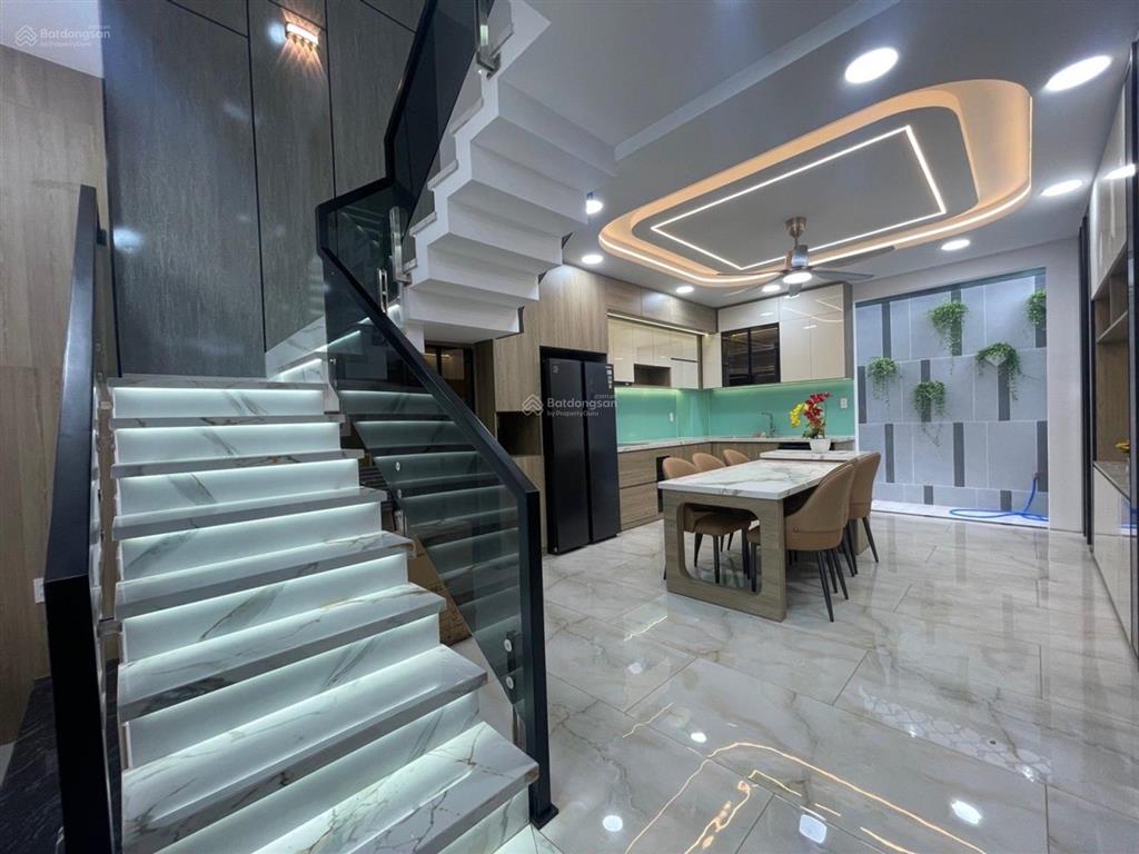Bán nhà 5 tầng đường thạnh lộc 08 phường thạnh lộc quận 12 dt64m(4,5x15). đường 6m, giá chỉ 8,2tỷ