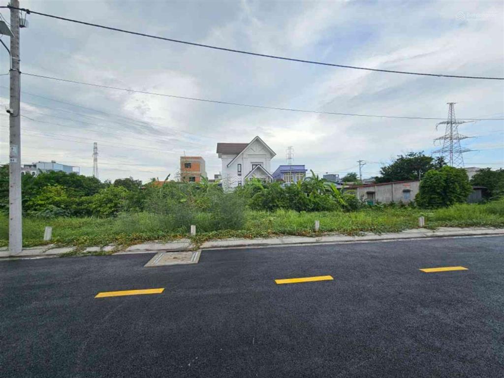 Đất bán trục vườn lài nối dài gần chung cư thạnh lộc 14, dt 50m, phân lô, 4 tỉ
