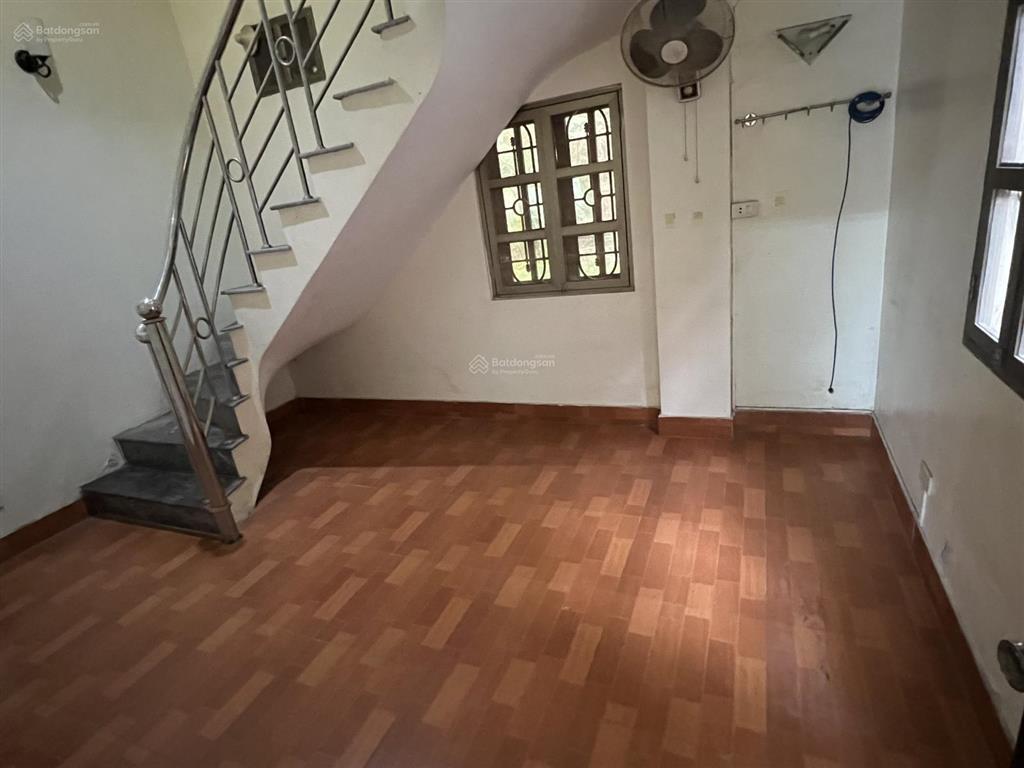 Cho thuê nhà 3wc, 225m², giá 6 triệu/tháng tại số 8, ngõ 278, phố thượng cát (ô tô con vào nhà)