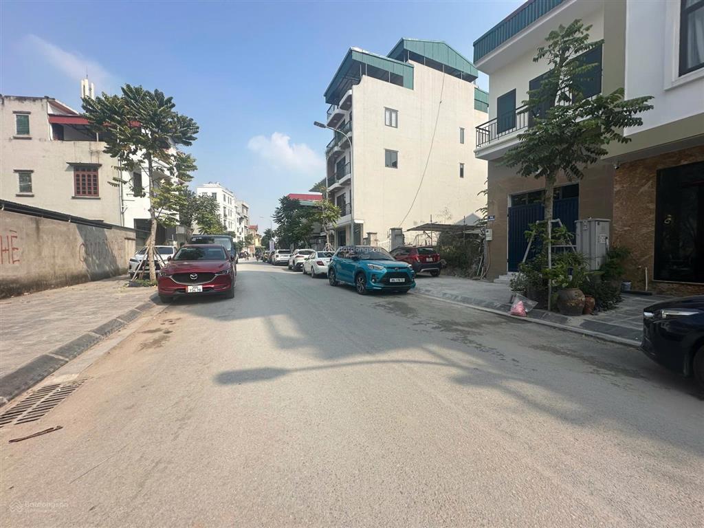 Gia đình em cần bán 65.6m2 vuông đất tại ngõ 201 phúc lợi