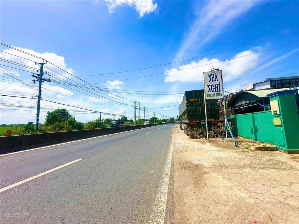 Mặt tiền ql22 nhà nghỉ 16 phòng + nhà 1 trệt 1 lầu 3 phòng ngủ hoàn công tại gò dầu, tây ninh