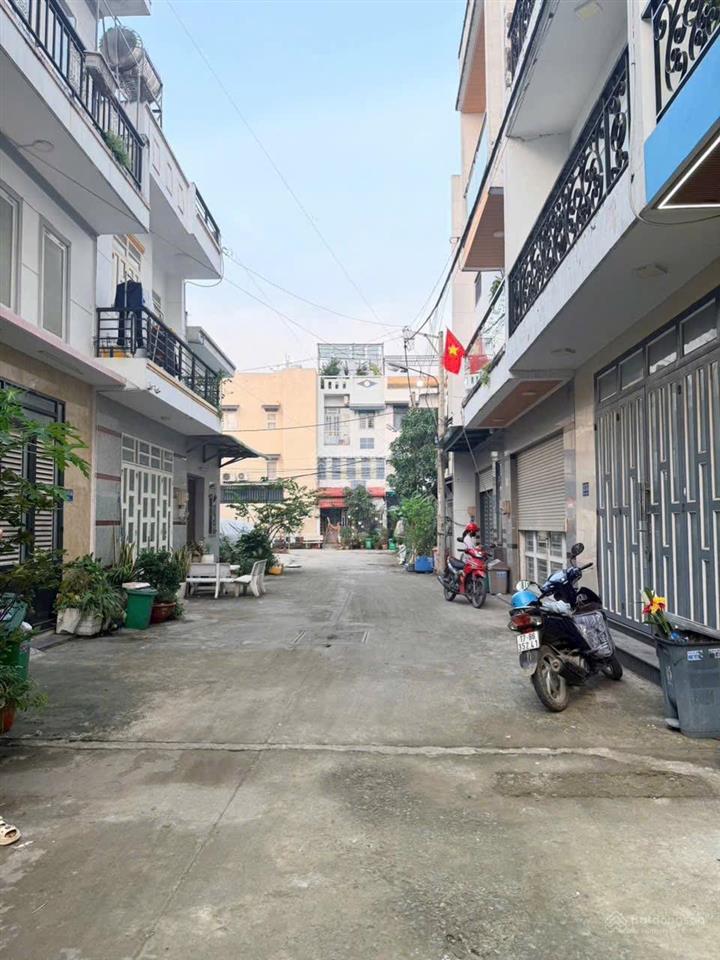 Nhà shr 3 tầng 4 phòng ngủ nhiều ánh sáng tự nhiên, khu an ninh dân trí tốt, 200m ra mặt tiền hhg