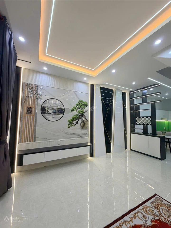 Nhà shr 3 tầng 4 phòng ngủ nhiều ánh sáng tự nhiên, khu an ninh dân trí tốt, 200m ra mặt tiền hhg