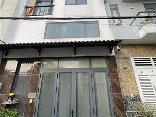 Nhà cực hiếm  xe hơi ngủ trong nhà. bê thông cốt thép cực chắc chắn, hiện đại