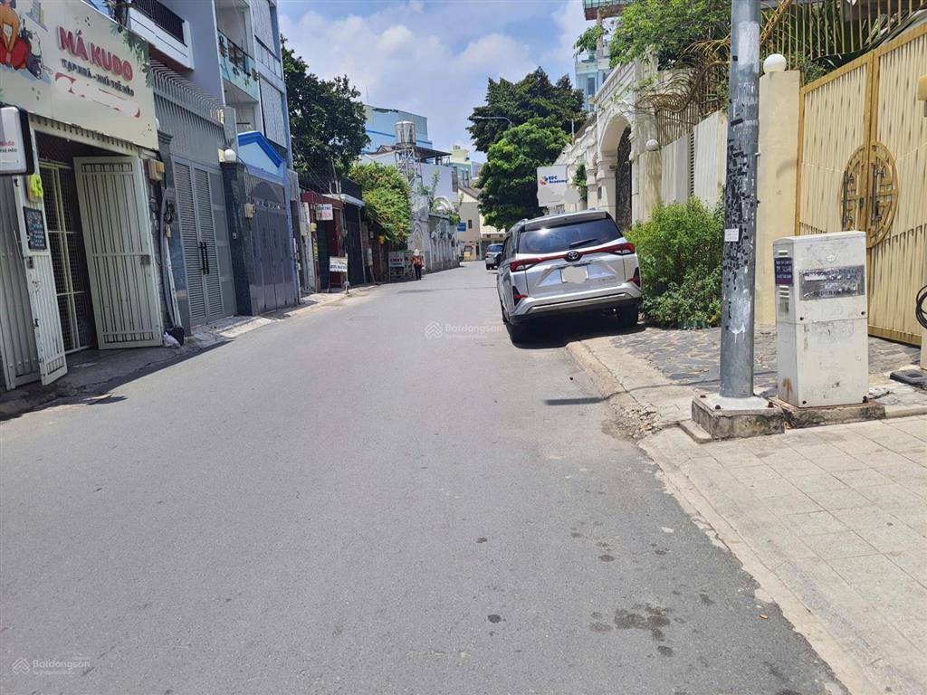 7.5x13m, 3 lầu, biệt thự hxh 6m nguyễn trọng tuyển, gần đh tài chính marketing, bán 21.8 tỷ