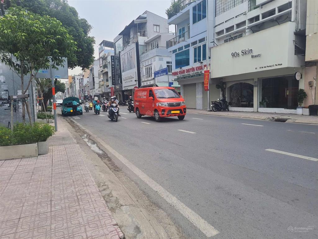 Căn duy nhất, 4x10m, 3 lầu, hđ thuê 27tr, nhà mt đường 16m khu hoàng văn thụ, bán 9.8 tỷ