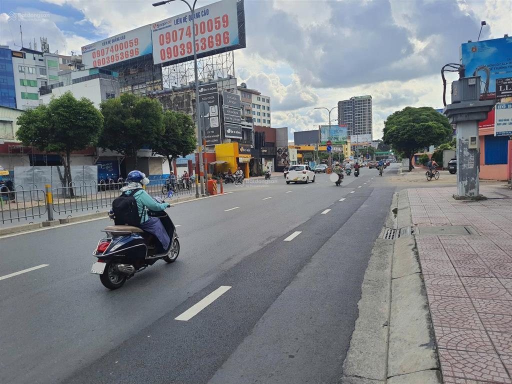 Căn duy nhất, 4x10m, 3 lầu, hđ thuê 27tr, nhà mt đường 16m khu hoàng văn thụ, bán 9.8 tỷ