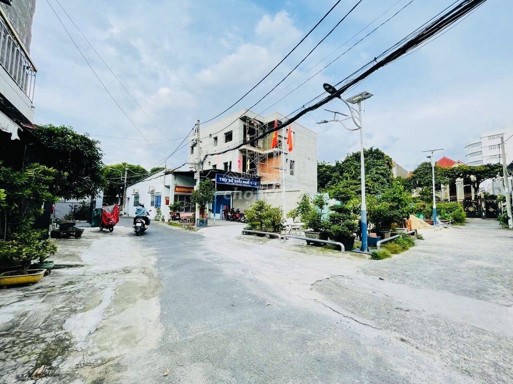 Nhà góc 2 mặt tiền thu nhập sẵn 300tr/n  hoàng diệu 2  ngang 8m vuông vức  đường xe tải tránh