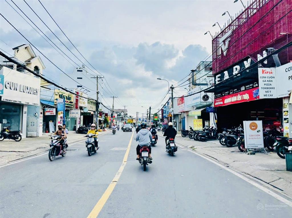 Nhà góc 2 mặt tiền thu nhập sẵn 300tr/n  hoàng diệu 2  ngang 8m vuông vức  đường xe tải tránh