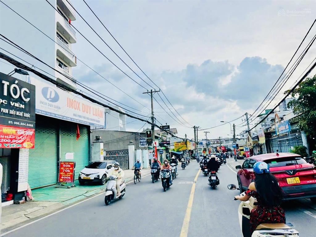 Nhà góc 2 mặt tiền thu nhập sẵn 300tr/n  hoàng diệu 2  ngang 8m vuông vức  đường xe tải tránh