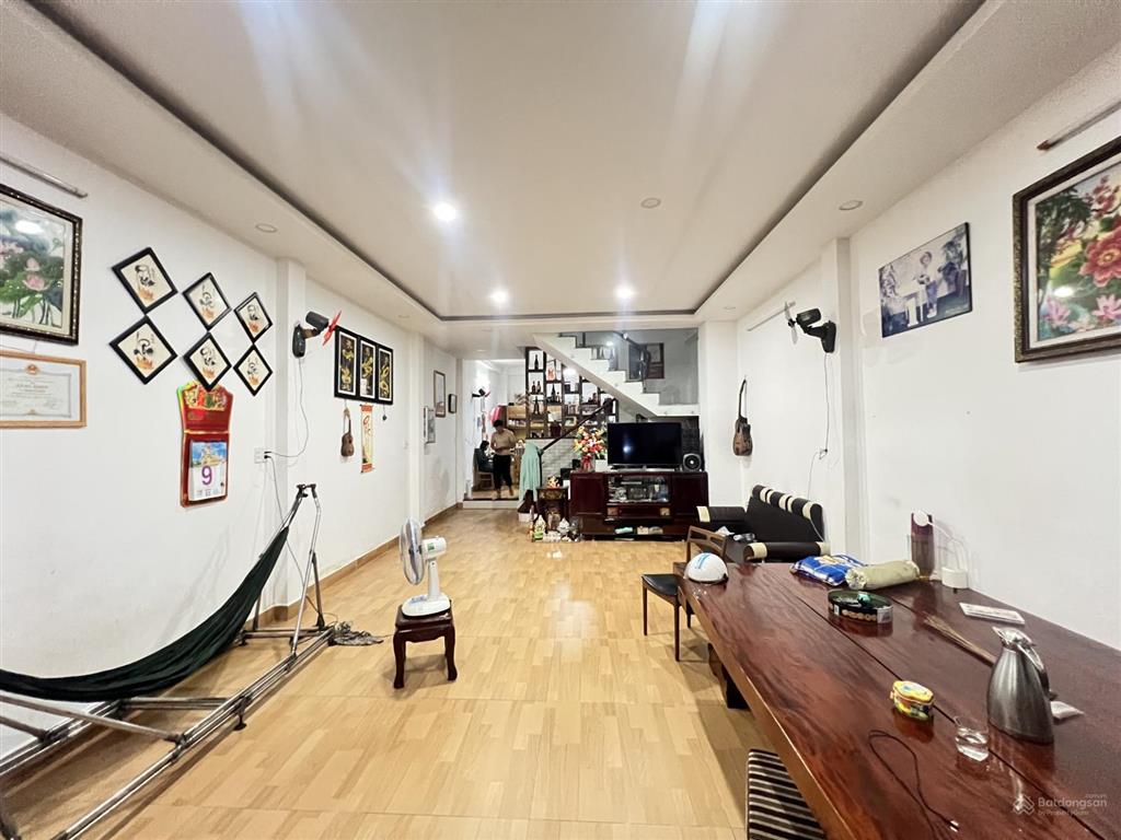 Hiếm duy nhất 1 căn nhà 3 tầng kiến cố đẹp đường oto ngay hoàng diệu 2  chợ linh trung ngang 5m